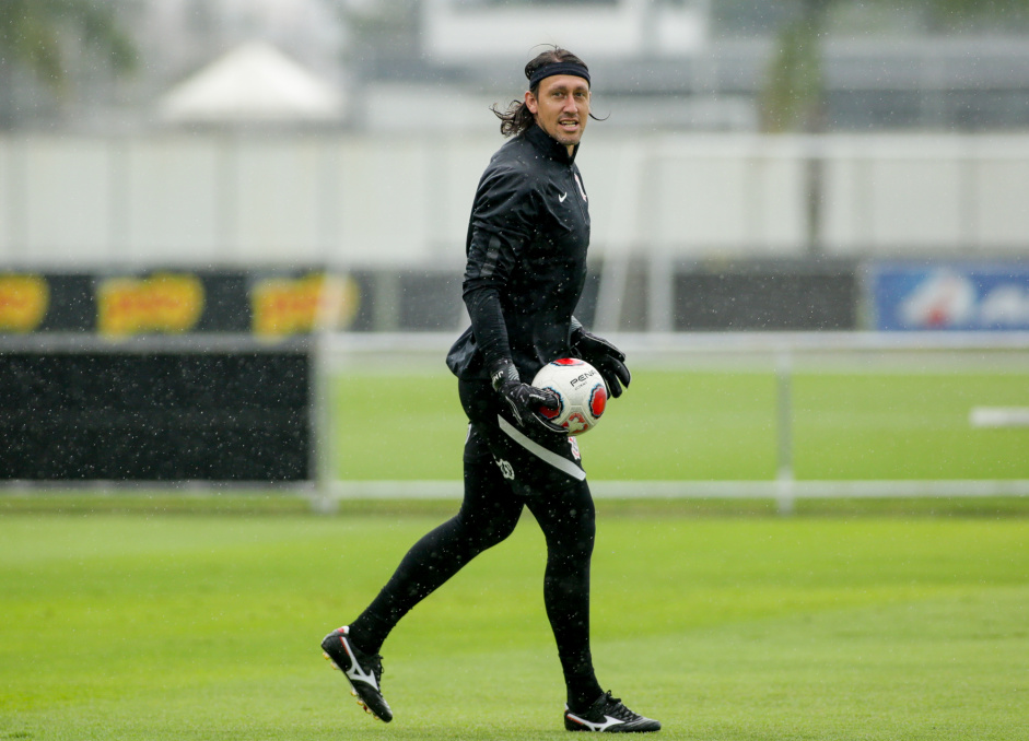 O goleiro Cssio em treino no CT Joaquim Grava