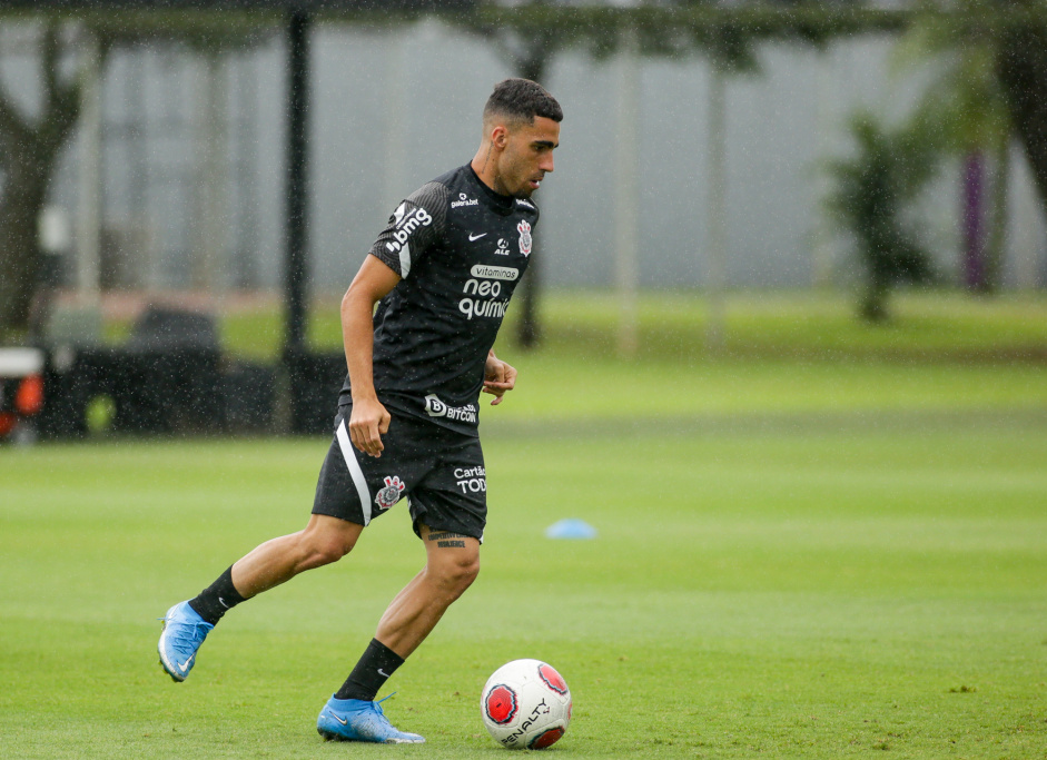 O volante Gabriel durante treino do Corinthians