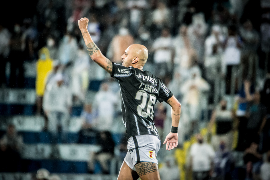 Fbio Santos marcou o gol de pnalti do Corinthians contra o Santo Andr