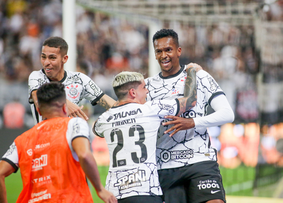 Gabriel Pereira, Fagner e J em derrota do Corinthians para o Santos nesta quarta-feira