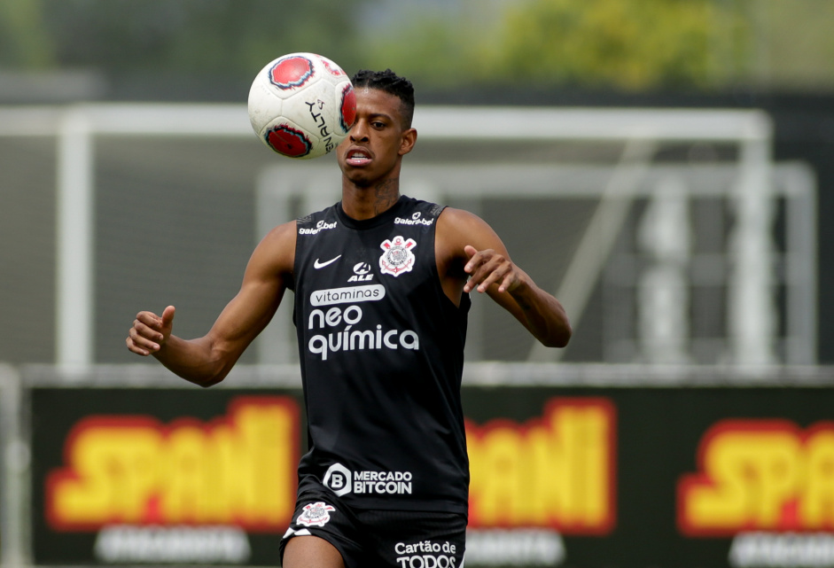 Robson Bambu fará sua primeira aparição em jogos do Corinthians neste domingo; jogador é titular
