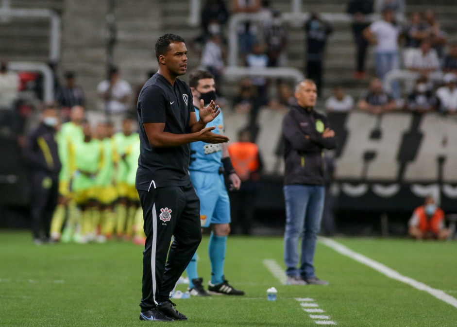Fernando Lzaro tem 100% de aproveitamento no Corinthians