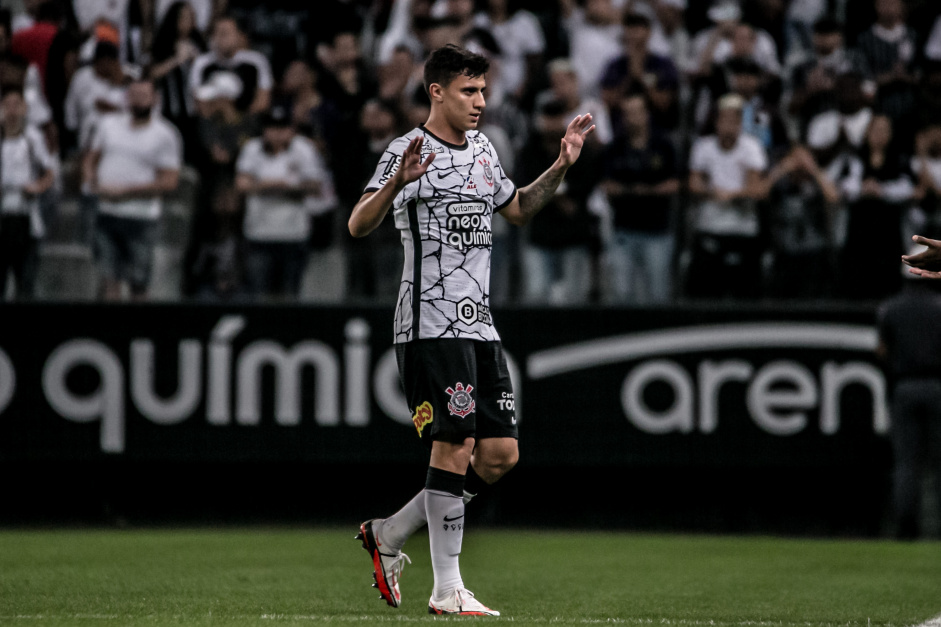 Gustavo Mantuan anotou o quinto gol da vitria do Corinthians sobre a Ponte Preta