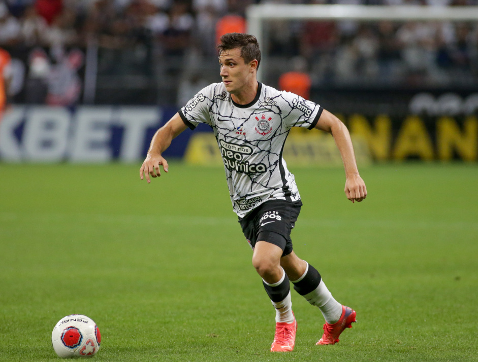 Lucas Piton na partida entre Corinthians e Mirassol nesta quinta-feira