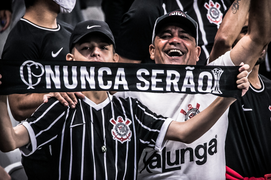 Torcedores do Corinthians na Neo Qumica Arena nesta quarta-feira