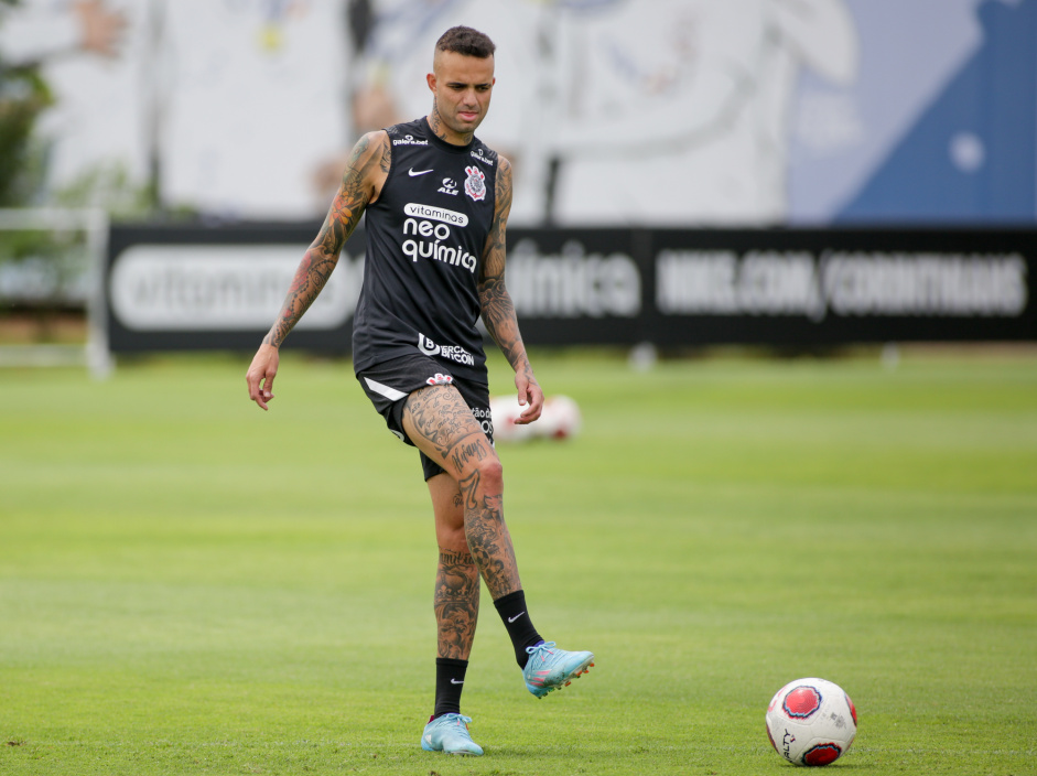 Luan treinou normalmente com o Corinthians em preparao para o jogo contra o Botafogo-SP