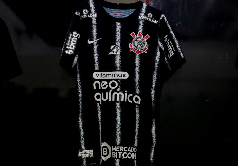 Camiseta do Corinthians no vestirio do Estdio Santa Cruz