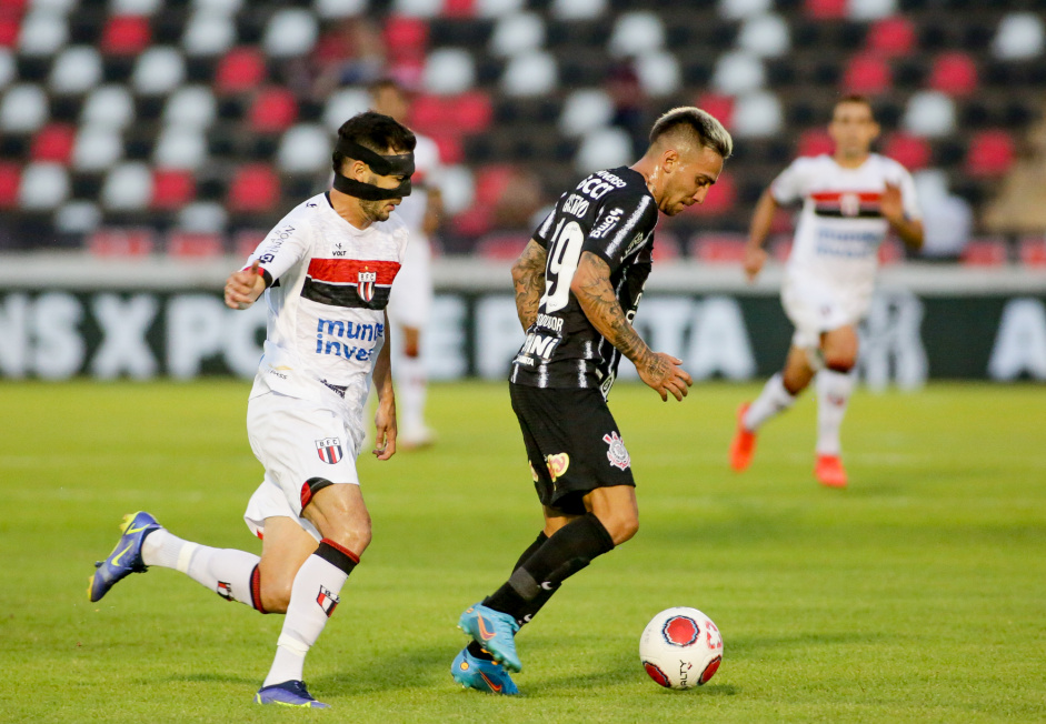 Gustavo Mosquito em partida do Corinthians contra o Botafogo-SP neste sbado