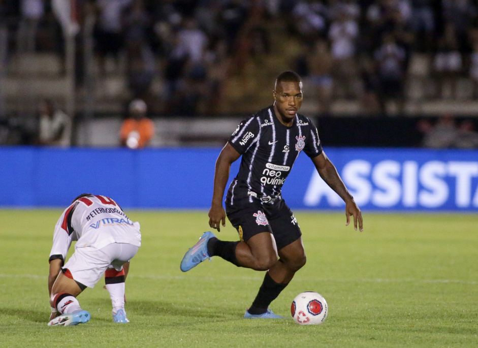 Xavier na partida do Corinthians contra o Botafogo-SP neste sbado