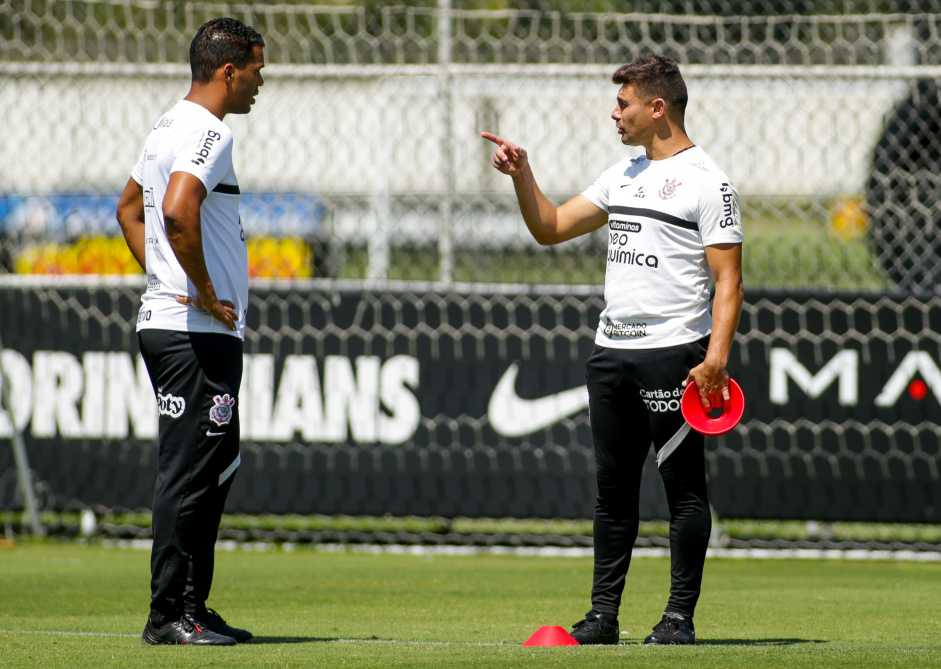 Fernando Lzaro e Alex Meschini comandaram o treino do Corinthians nesta quarta-feira