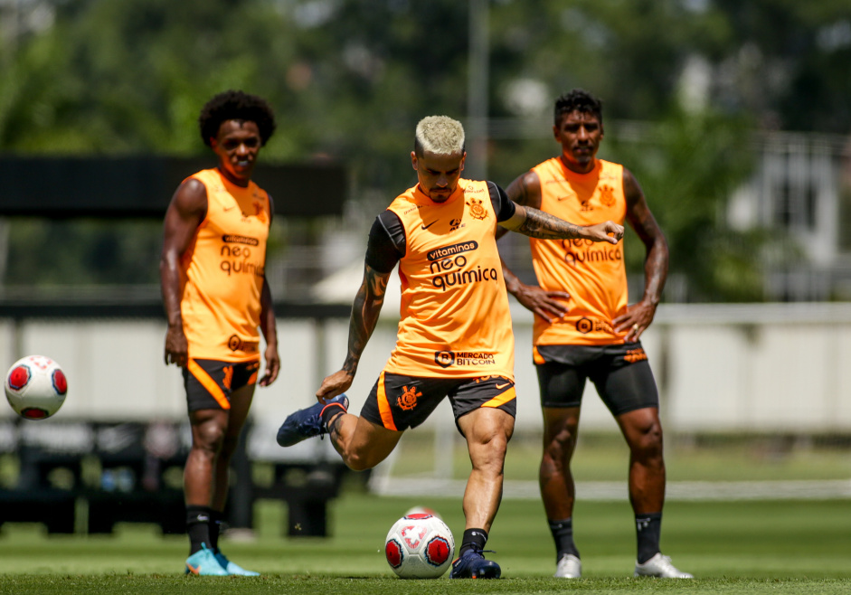 Willian, Fagner e Paulinho sero titulares do Corinthians neste domingo