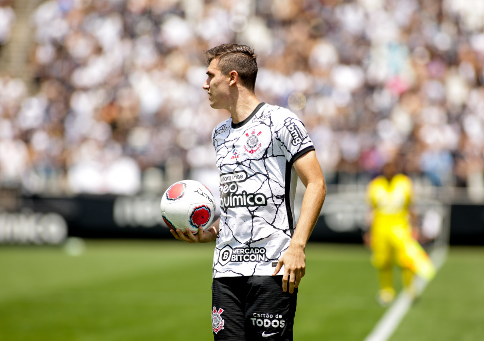 Lucas Piton na partida entre Corinthians e Red Bull Bragantino neste domingo