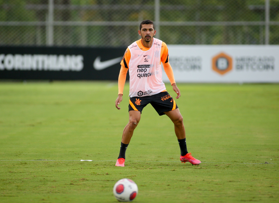 Bruno Melo no treino do Corinthians desta terça-feira