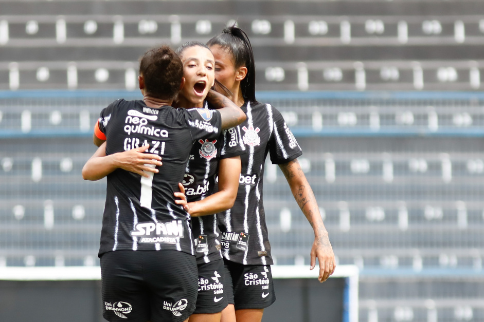 Bianca marcou o segundo gol do Corinthians