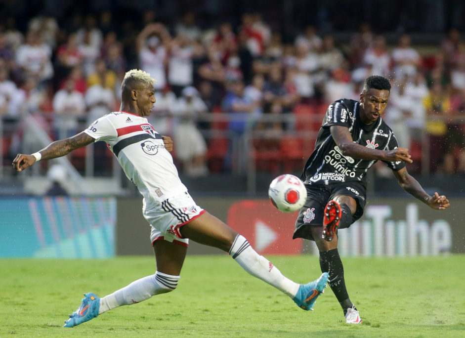 J foi um dos jogadores que entraram na segunda etapa na derrota do Corinthians para o So Paulo