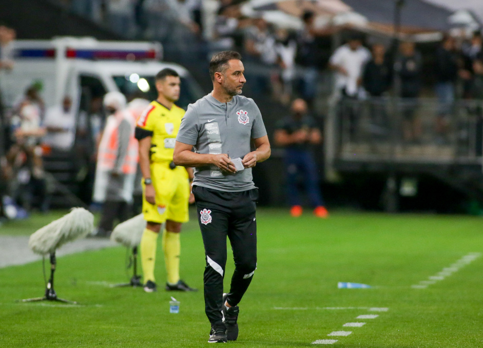 Vítor Pereira está a dois jogos de alcançar marca de Tite em Itaquera