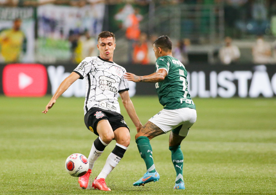 Lucas Piton na partida com o Palmeiras desta quinta-feira