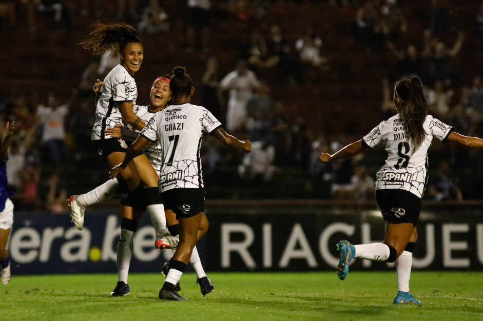 Miri comemorou seu primeiro gol na temporada ao lado de Lia Salazar, Grazi e Diany na ltima sexta-feira