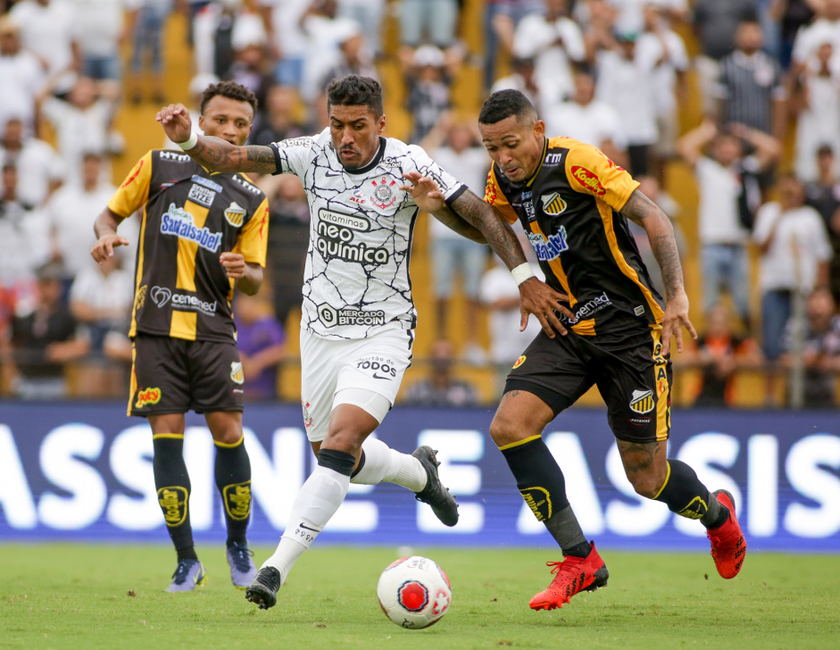 Paulinho entrou no segundo tempo da vitria do Corinthians contra o Novorizontino