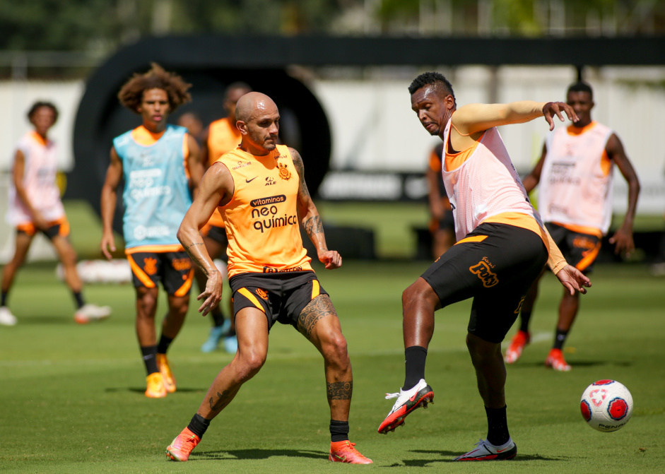Fbio Santos e J em treinamento do Corinthians no CT