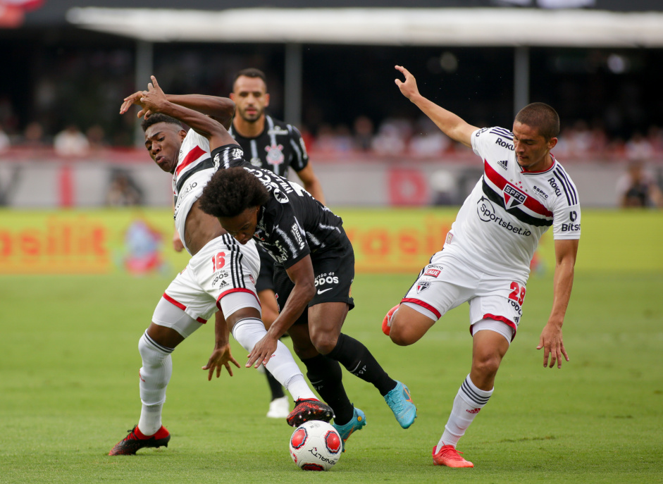 Corinthians perdeu o terceiro mata-mata em sequncia contra um rival