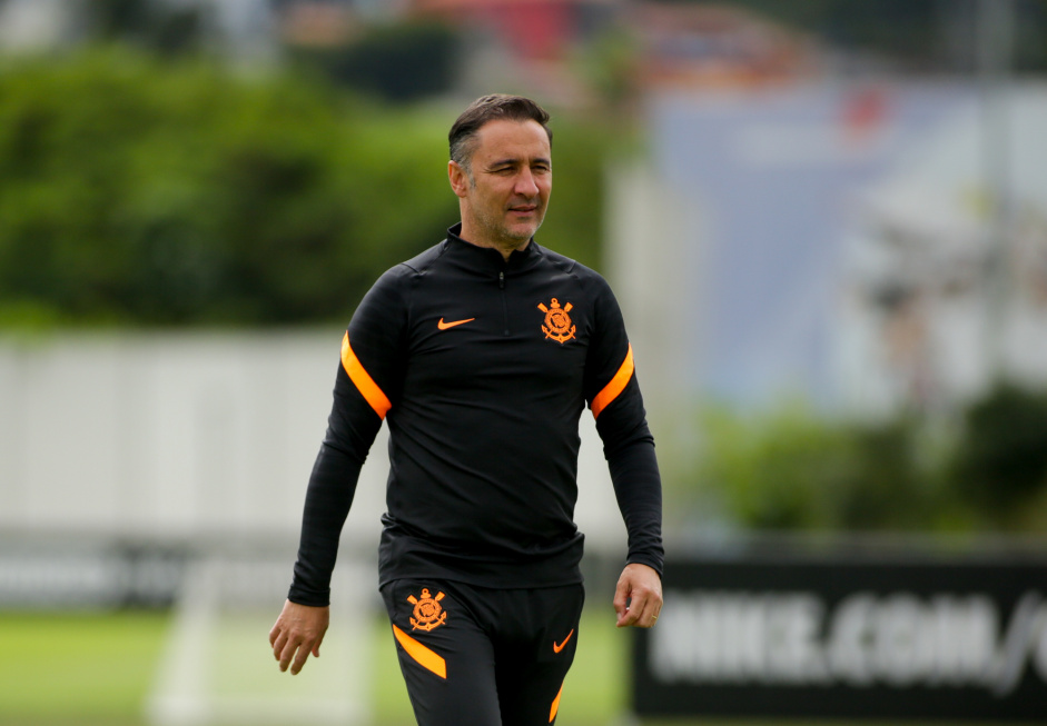 Vtor Pereira comandou o treino no CT