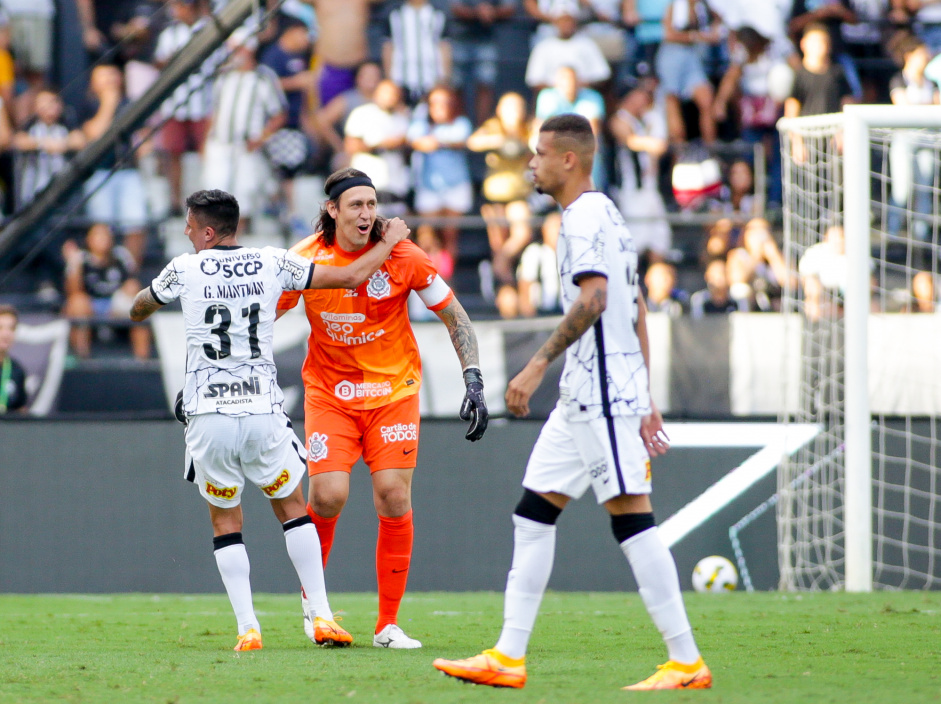 Mantuan e João Victor são dois dos jovens que tem espaço no time de Vítor Pereira e dividem o dia a dia com Cássio Mantuan e João Victor são dois dos jovens que tem espaço no time de Vítor Pereira e dividem o dia a dia com Cássio