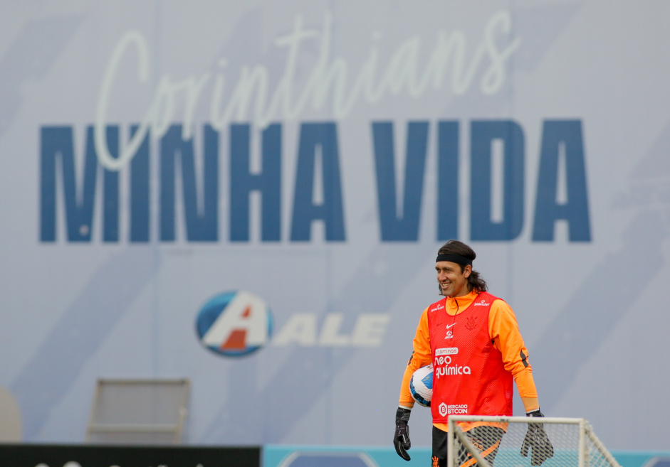 Goleiro Cssio em treino desta segunda-feira no CT