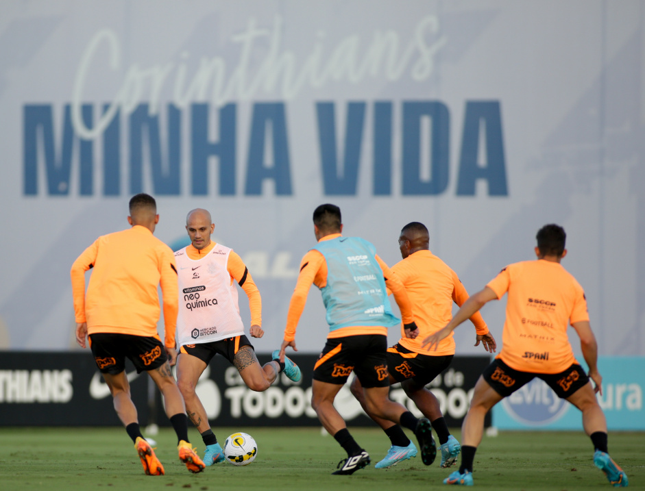 Elenco do Corinthians volta aos treinos nesta segunda-feira aps domingo de folga