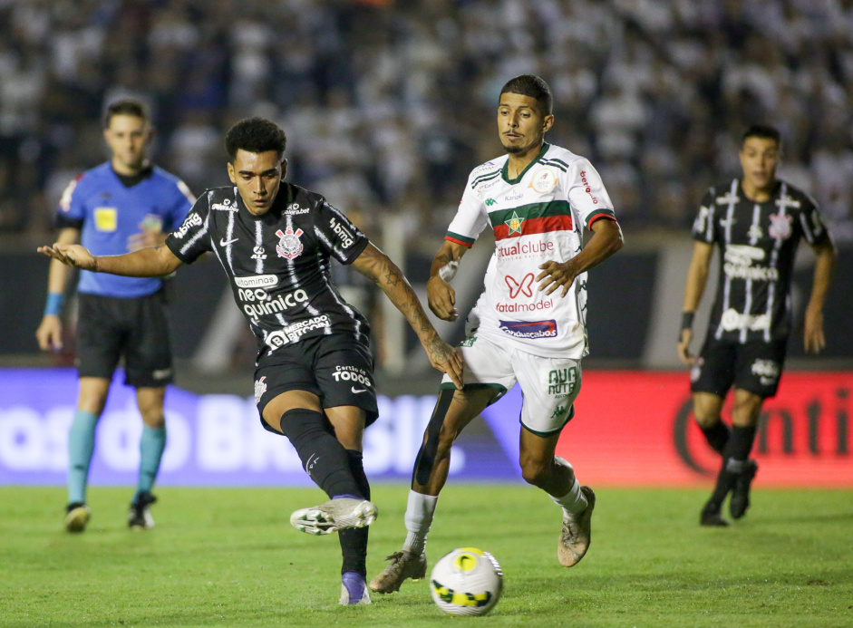 Du Queiroz participa de empate do Corinthians contra a Portuguesa-RJ pela Copa do Brasil