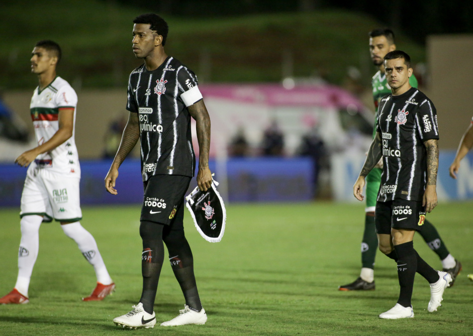 O Corinthians sofreu um gol da Portuguesa, do Rio de Janeiro, com menos de dois minutos de jogo