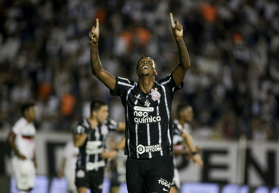 J evitou a derrota do Corinthians ao marcar o gol de empate contra a Portuguesa, do Rio de Janeiro