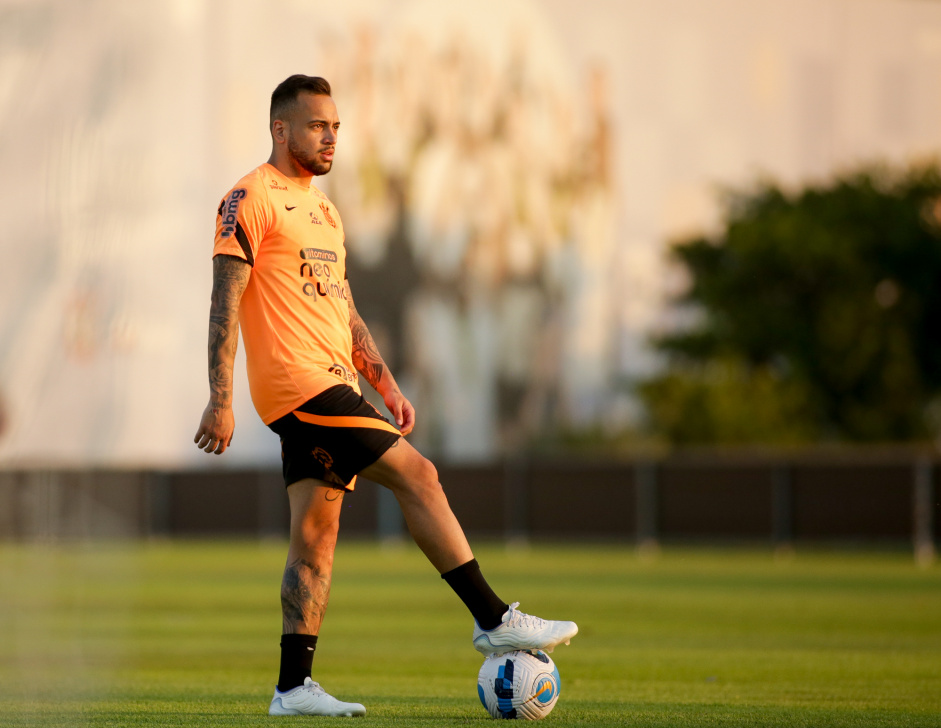 Volante Maycon analisou os primeiros meses de Vtor Pereira no Corinthians