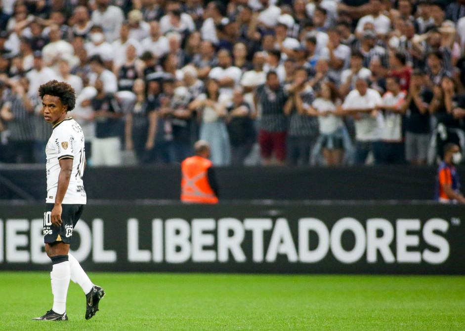 Atacante Willian entrou no intervalo da partida do empate contra o Santos. Atacante Willian entrou no intervalo da partida do empate contra o Santos.