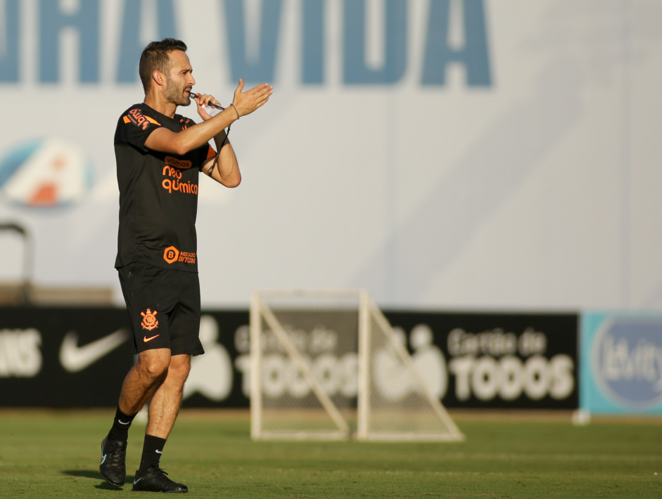 Filipe Almeida durante treino do Corinthians
