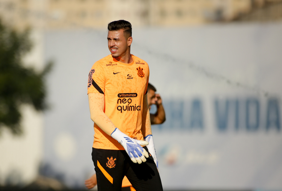 Goleiro Ivan durante treino do Corinthians