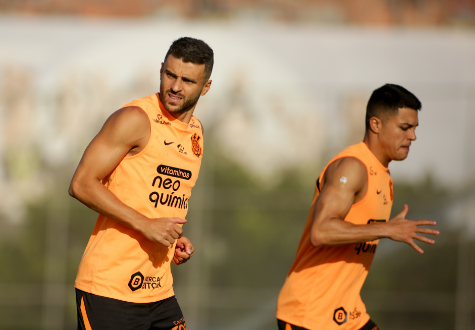 Jnior Moraes e Roni durante treino do Corinthians