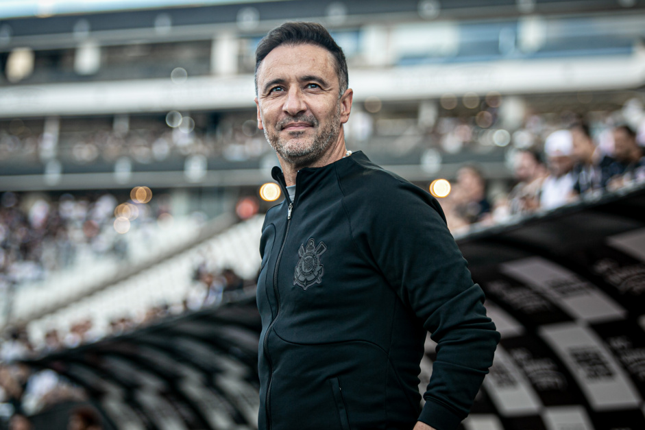 Vtor Pereira durante a vitria do Corinthians contra o Fortaleza na Neo Qumica Arena