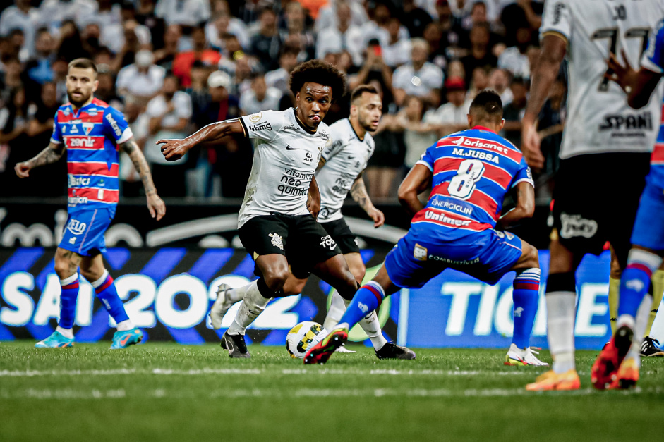 Depois de brilhar na Europa, Willian hoje defende mais uma vez a camisa do Corinthians