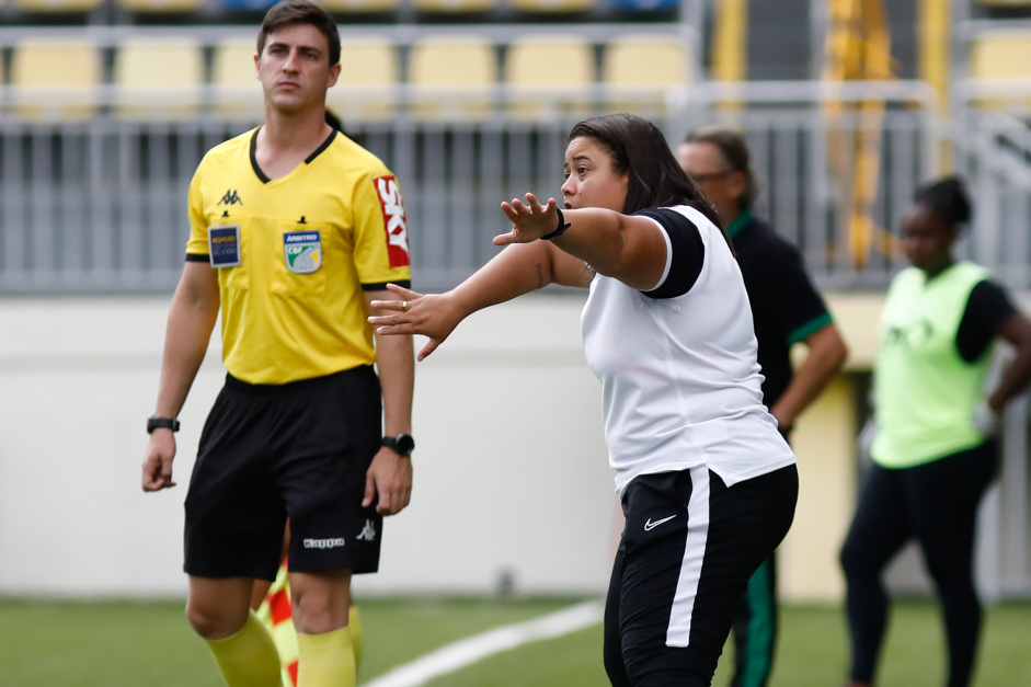 Thaissan Passos durante jogo do Corinthians contra o Juventude