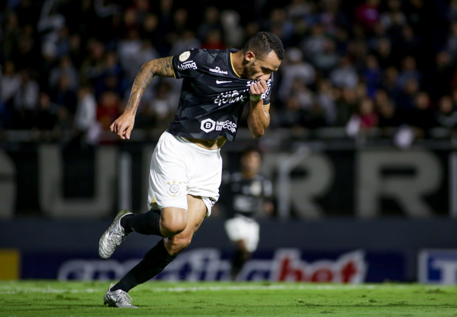 Renato Augusto comemorando o gol do Corinthians