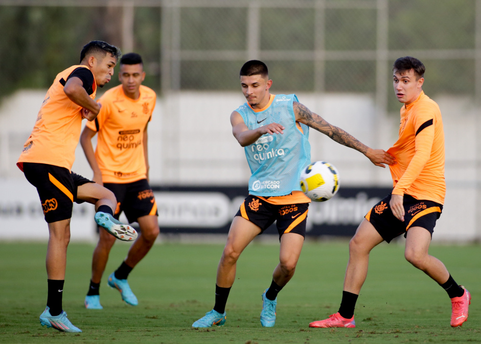 Adson, Cantillo, Lo Man e Lucas Piton em ltimo treino antes de enfrentar a Portuguesa
