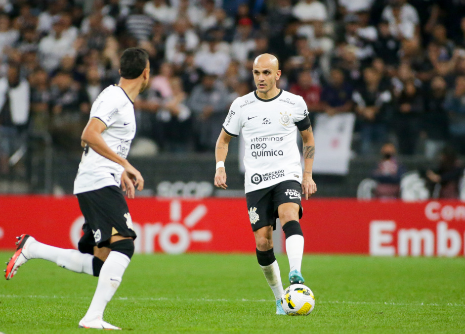 Fábio Santos atuou na zaga durante a vitória do Corinthians Fábio Santos atuou na zaga durante a vitória do Corinthians