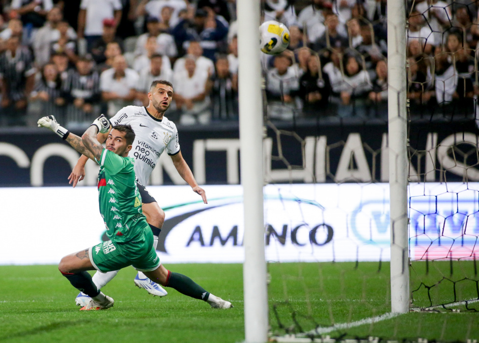 Maycon se diz feliz por Junior Moraes ter marcado seu primeiro gol com a camisa do Timão