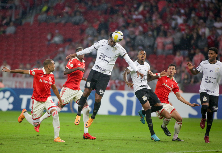 Corinthians no perde para o Internacional h oito partidas