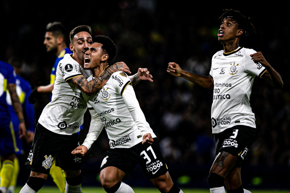 Du Queiroz balançou as redes pela primeira vez pelo Corinthians na noite desta terça-feira