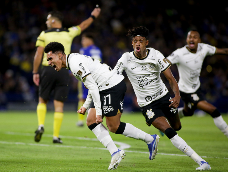 Du Queiroz marcou o gol do Corinthians contra o Boca Juniors