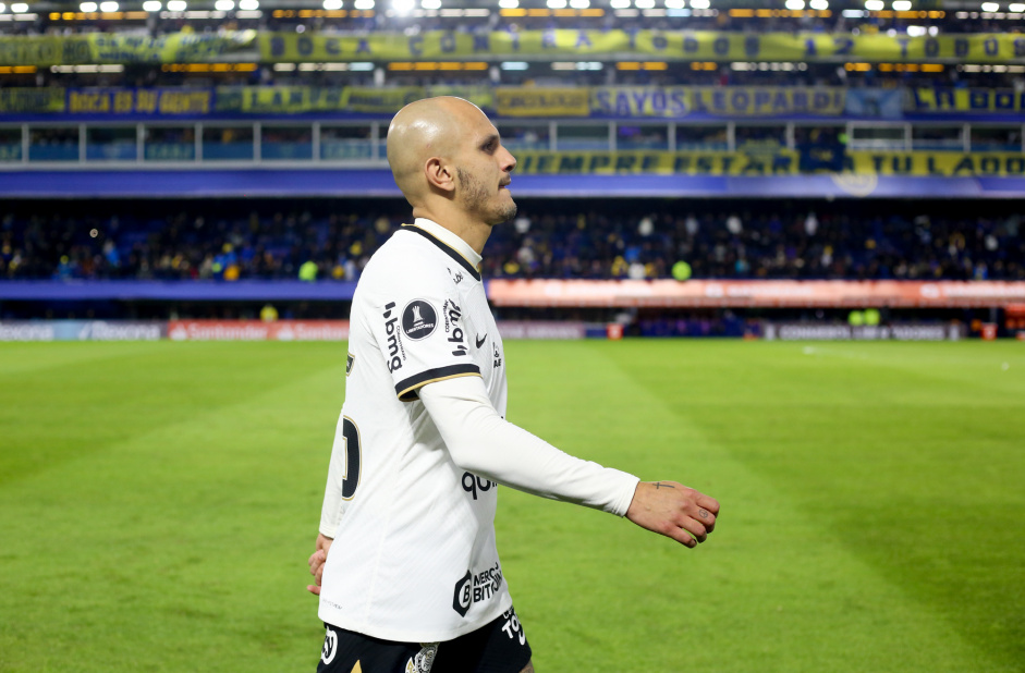 Fábio Santos valorizou o comprometimento do Corinthians contra o Boca Juniors Fábio Santos valorizou o comprometimento do Corinthians contra o Boca Juniors