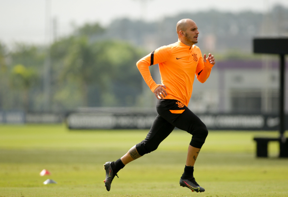 Fábio Santos em penúltimo treino do Corinthians antes de enfrentar o São Paulo, nesta sexta-feira Fábio Santos em penúltimo treino do Corinthians antes de enfrentar o São Paulo, nesta sexta-feira