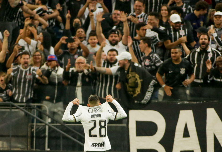 Adson foi o responsável pelo empate do Corinthians com o São Paulo Adson foi o responsável pelo empate do Corinthians com o São Paulo